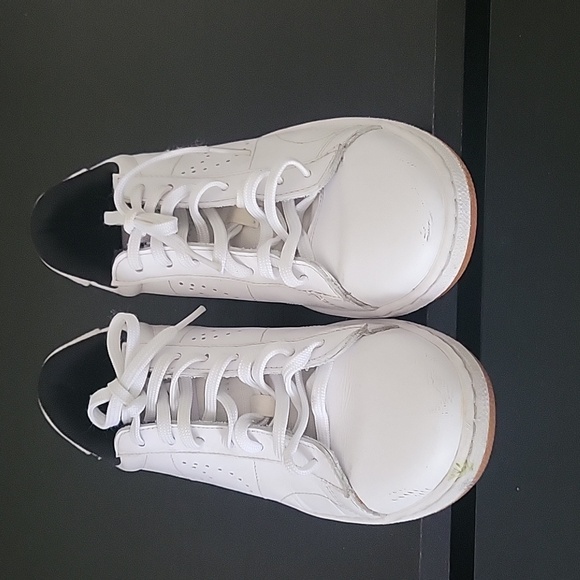 shoes - Picture 2 of 4